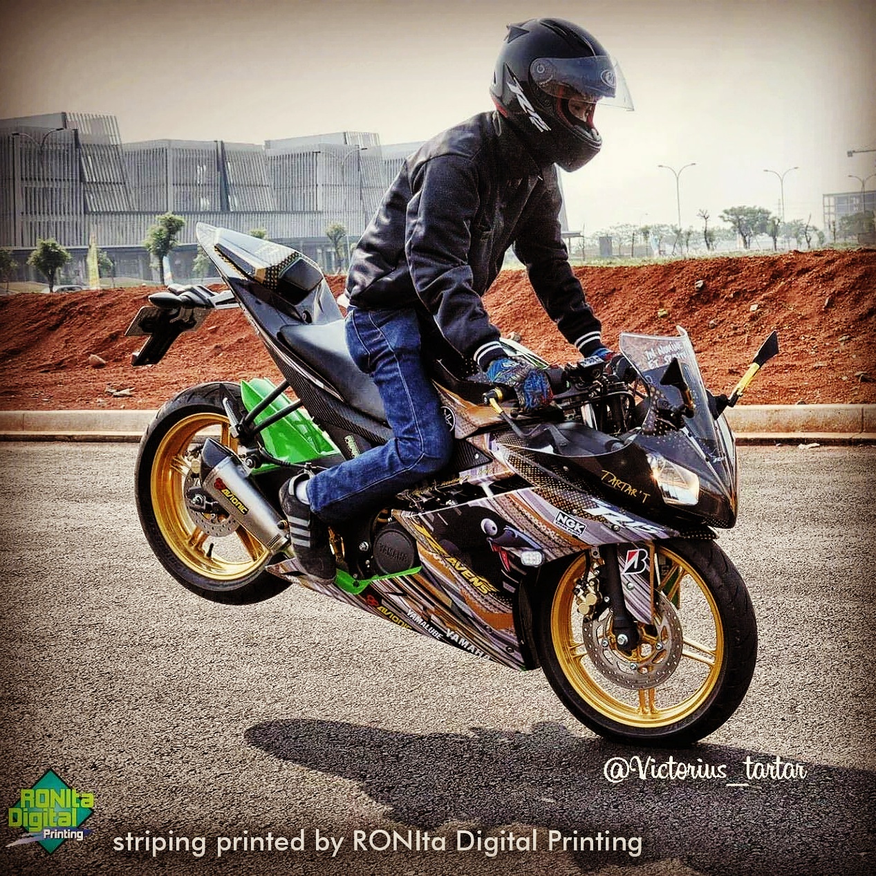 striping motor produksi ronita